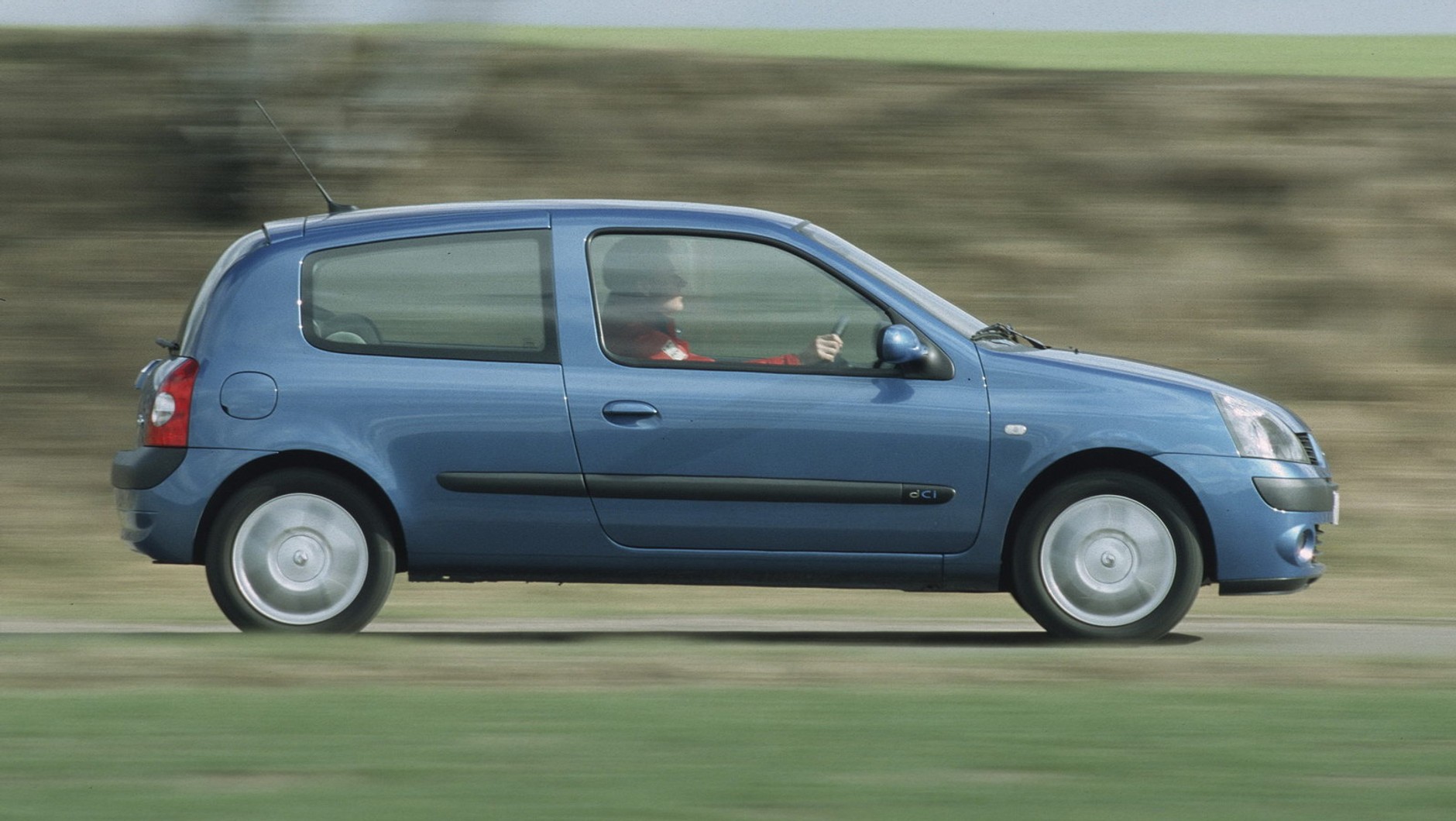 Stare auto-małe koła. No i niższa cena usługi wulkanizatora