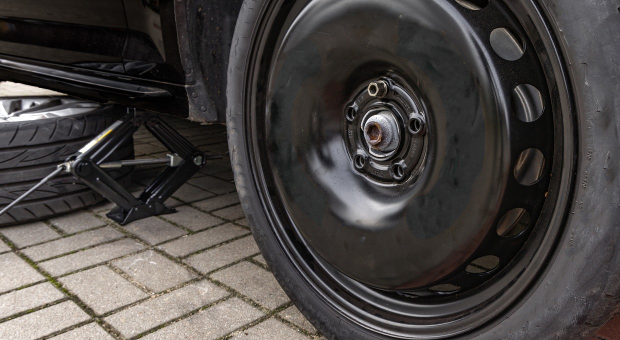 Raport Inspekcji Handlowej: siedem na 10 podnośników samochodowych z wadami