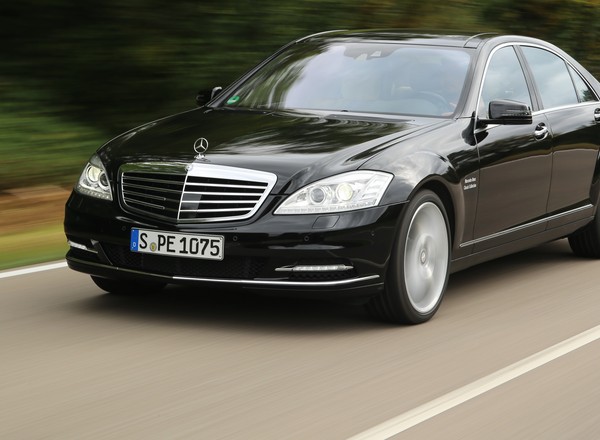 Co łatwiej utrzymać: kosztującego 100 tys. zł Mercedesa klasy S czy młodszego Volkswagena Passata?