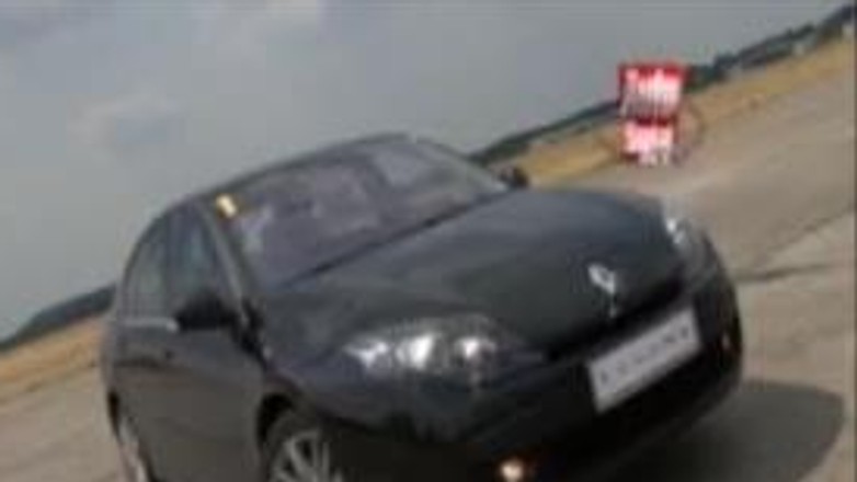 Renault Laguna GT skręca również tyłem