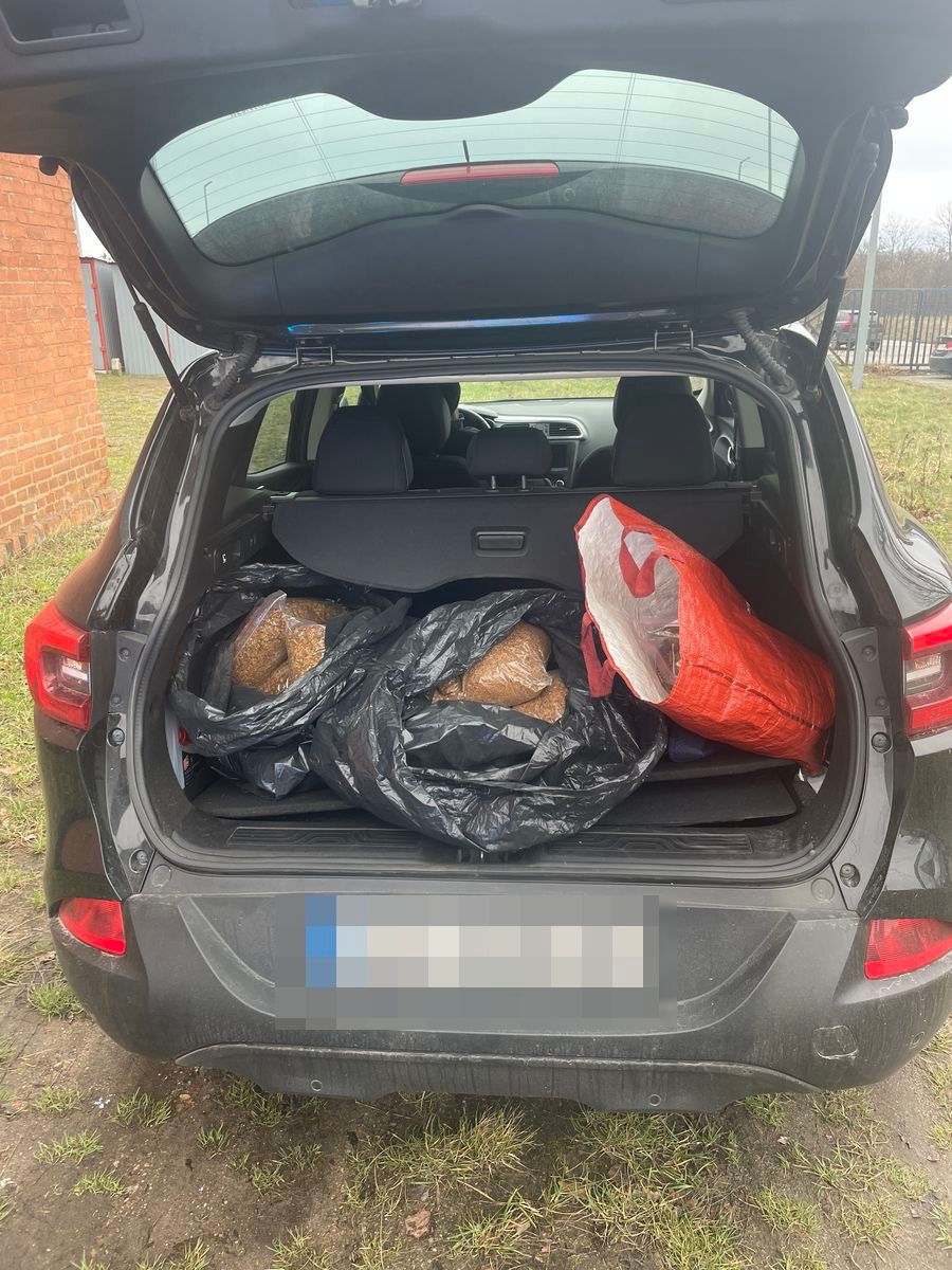 Policjanci z Gdańska zatrzymali kierowcę z nielegalnym tytoniem