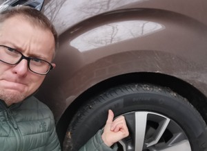 Zima znów zaskoczyła kierowców. Tak jak wielu innych muszę poczekać... dwa tygodnie