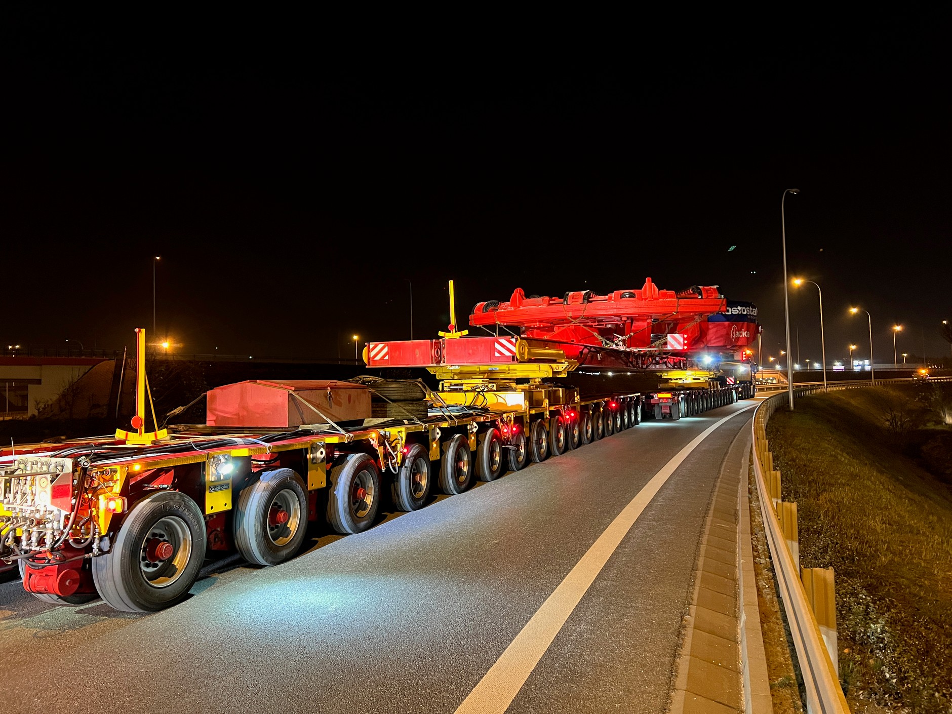 Transport gigantycznej maszyny TBM w Warszawie