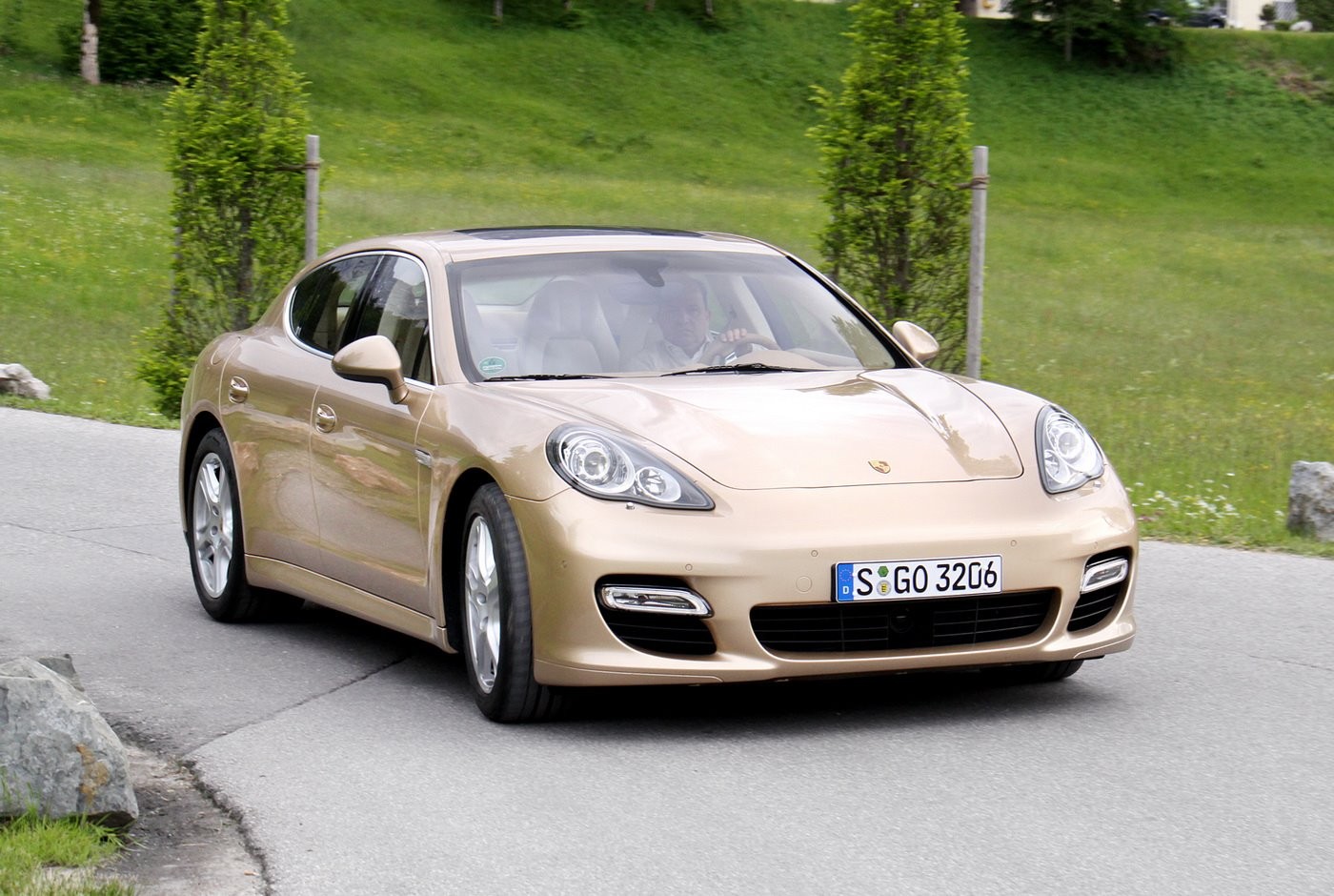 Porsche Panamera Turbo - Najszybszy sedan na torze Nurburgring (Wideo)