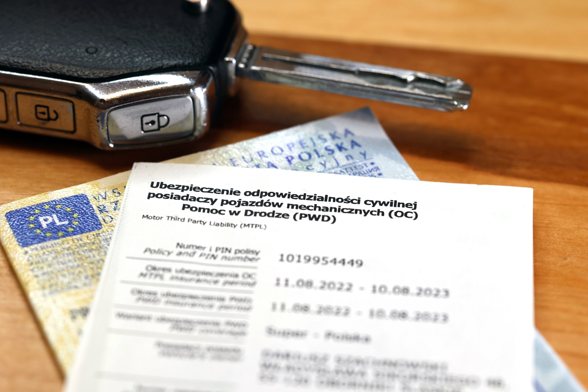 Czy auto stoi, czy jeździ, ważne OC musi mieć