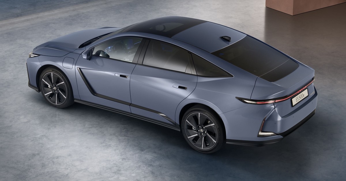 Lexus ES (8. generacja)