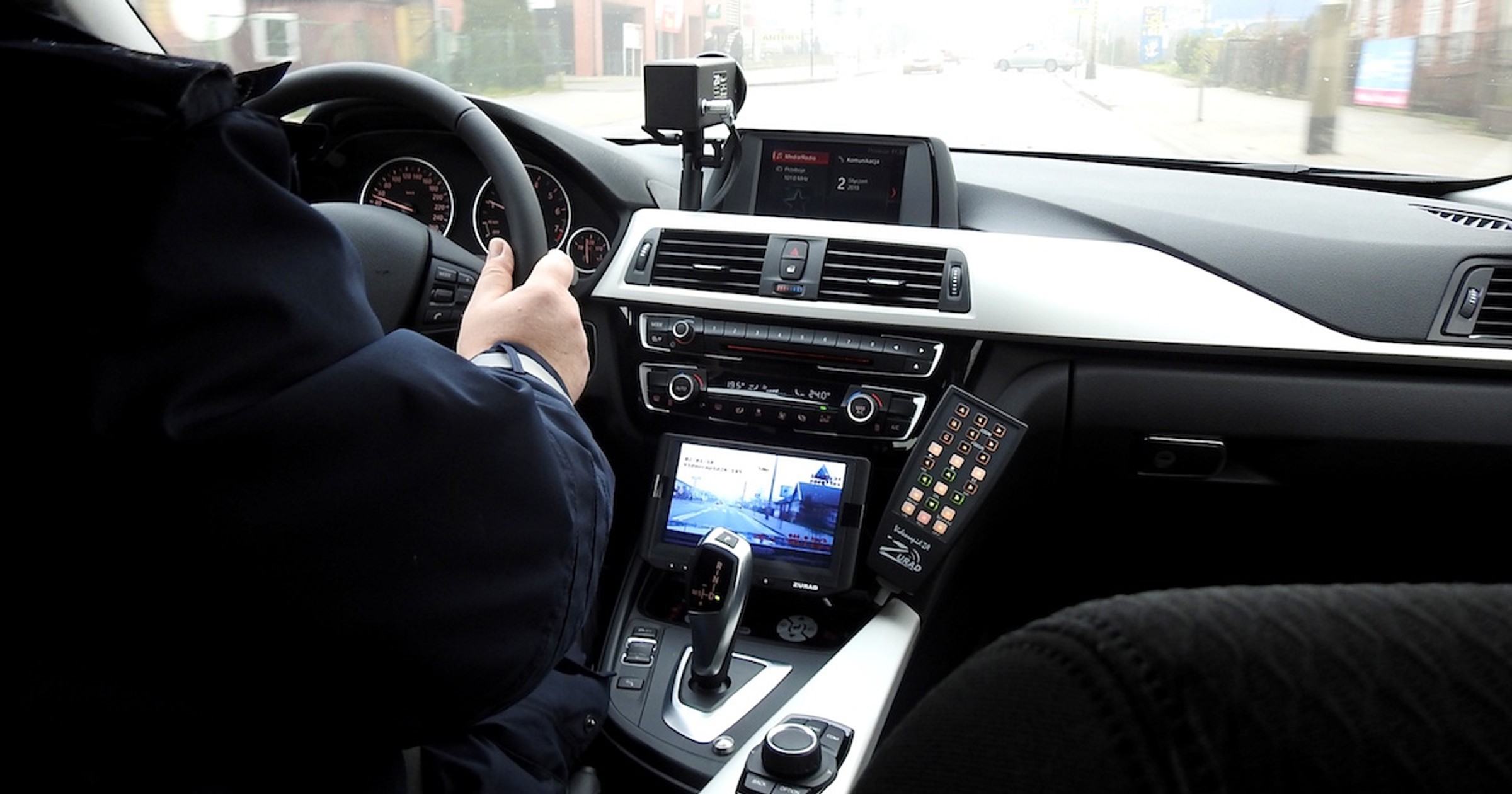 BMW 330i xDrive - nowe nieoznakowane radiowozy policji