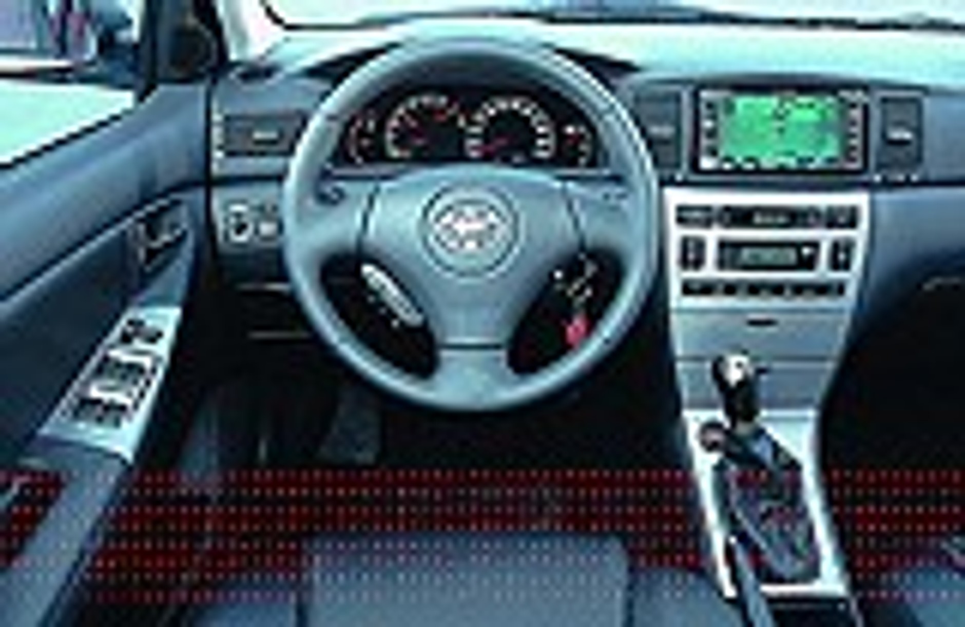 Szara myszka wychodzi z cienia