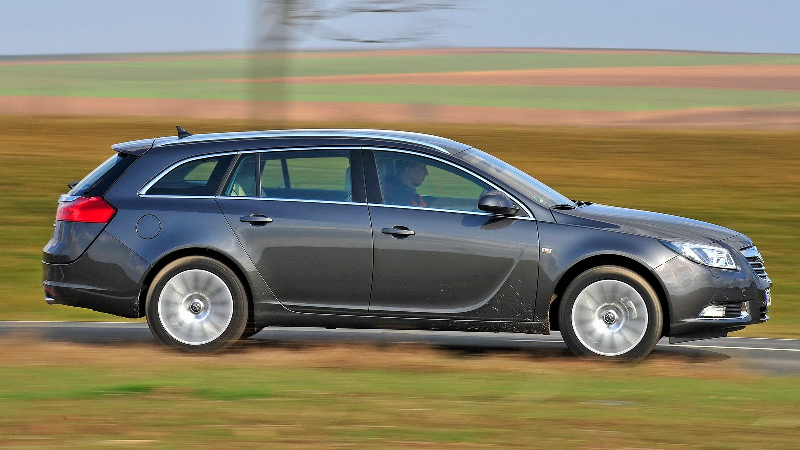 Kombi jest zdecdowanie lepiej dopracowane pod względem funkcjonalności.