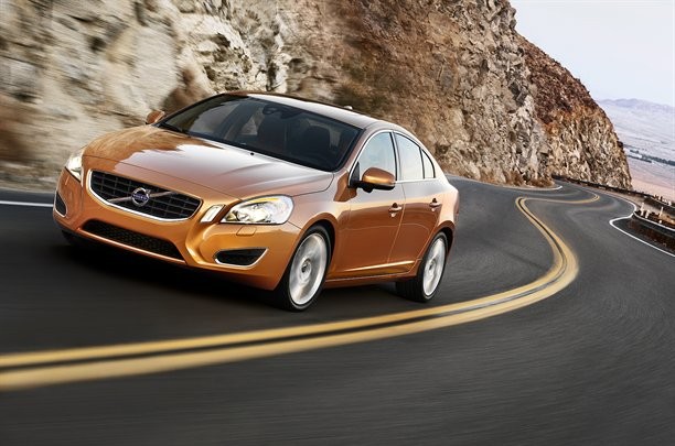 Volvo S60 dostępne będzie z dwoma zawieszeniami