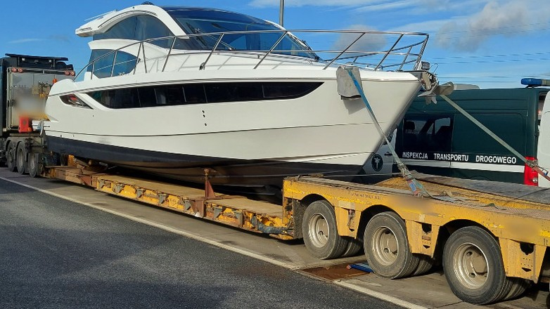 ITD powstrzymała nielegalny transport dużego jachtu