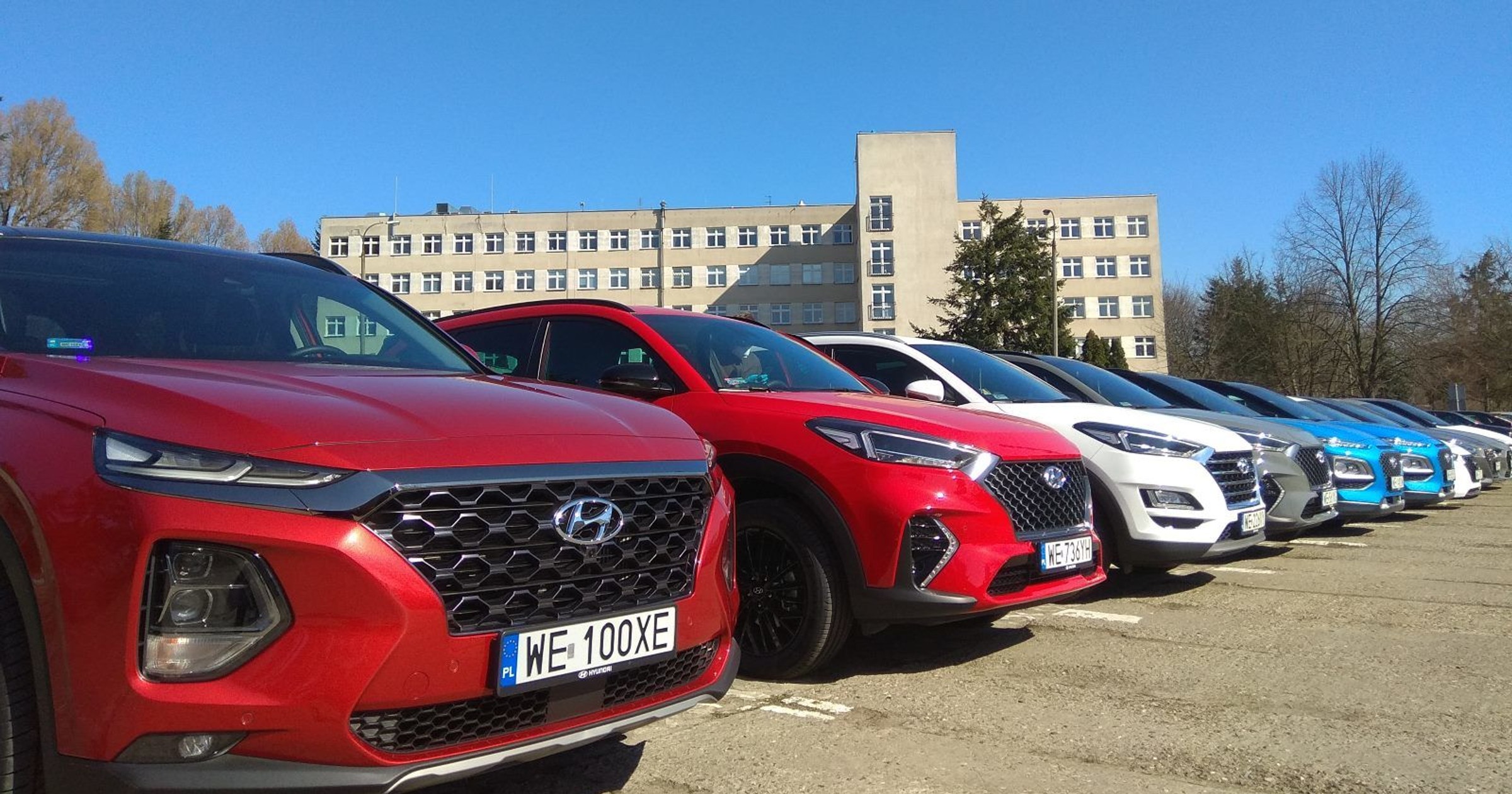 Hyundai – przekazuje samochody szpitalowi