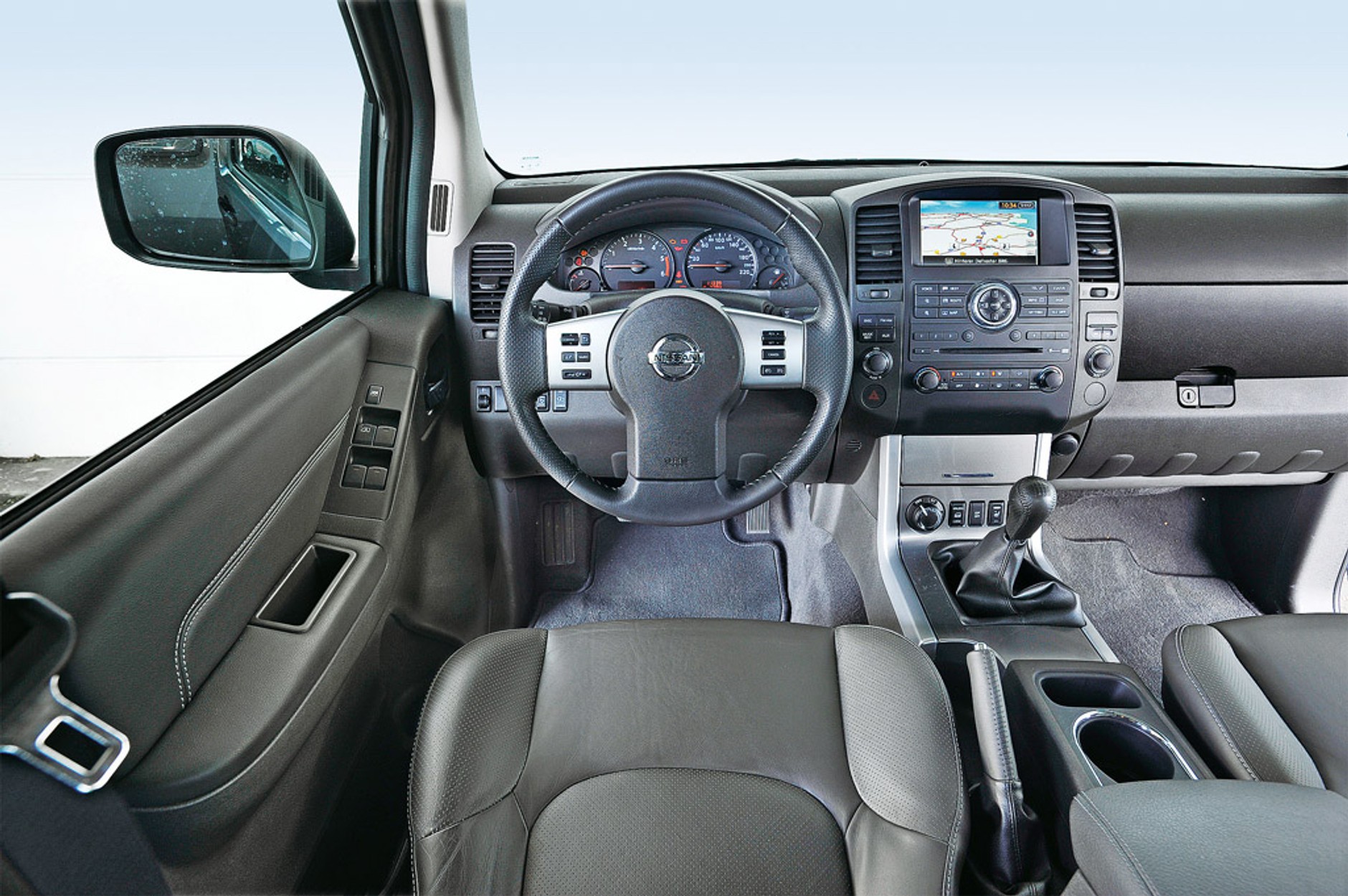 Zabawy w piasku dla dorosłych: Nissan Navara kontra Toyota Hilux, Ford Ranger, Mitsubishi L200 i VW Amarok