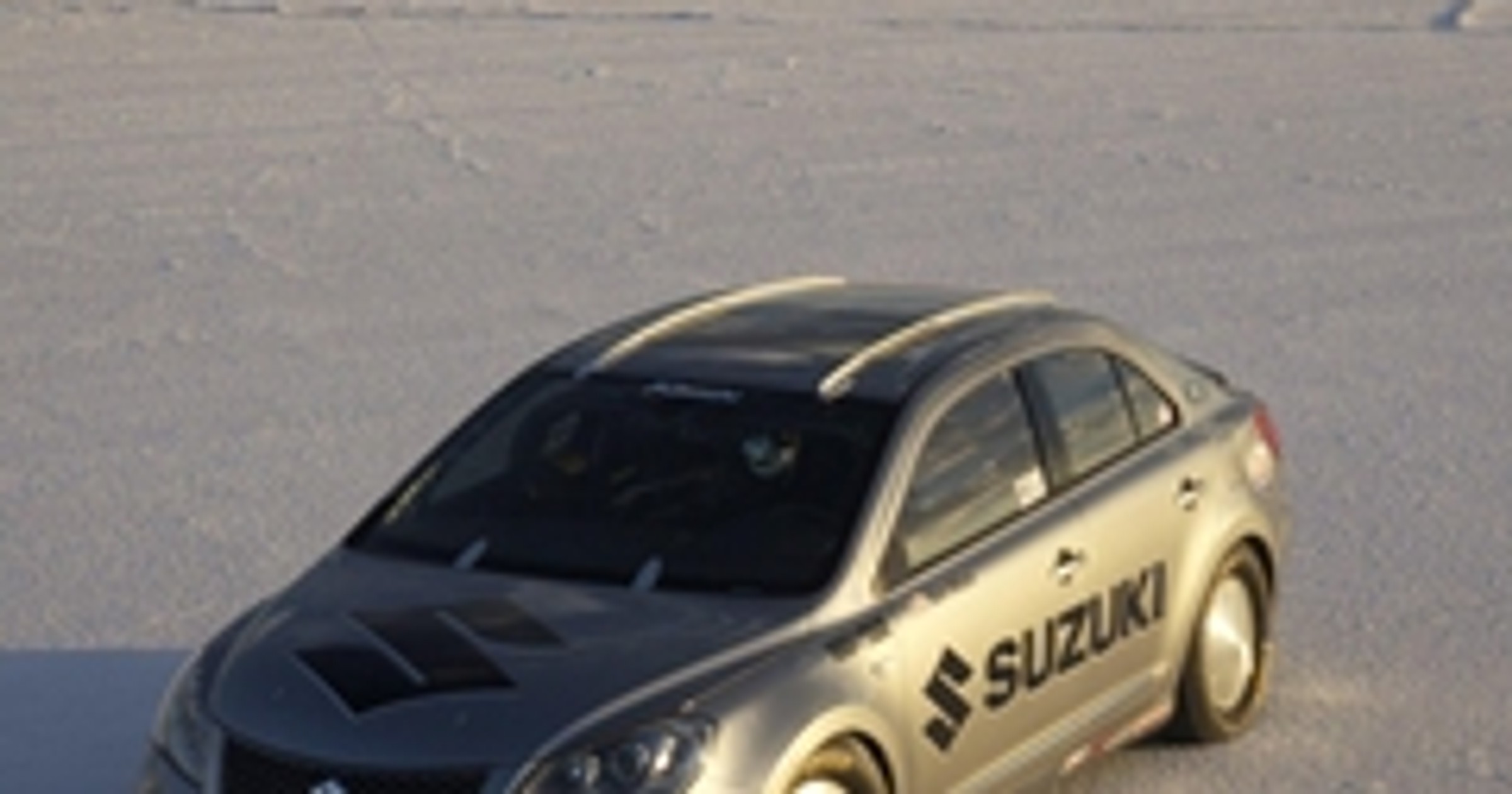 Suzuki Kizashi – 325 km/h w rodzinnym sedanie