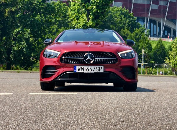 Mercedes E 300 Coupe - podróżowanie z klasą