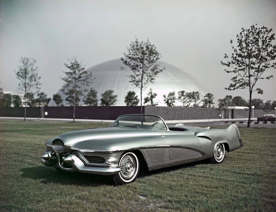 85 lat GM Design