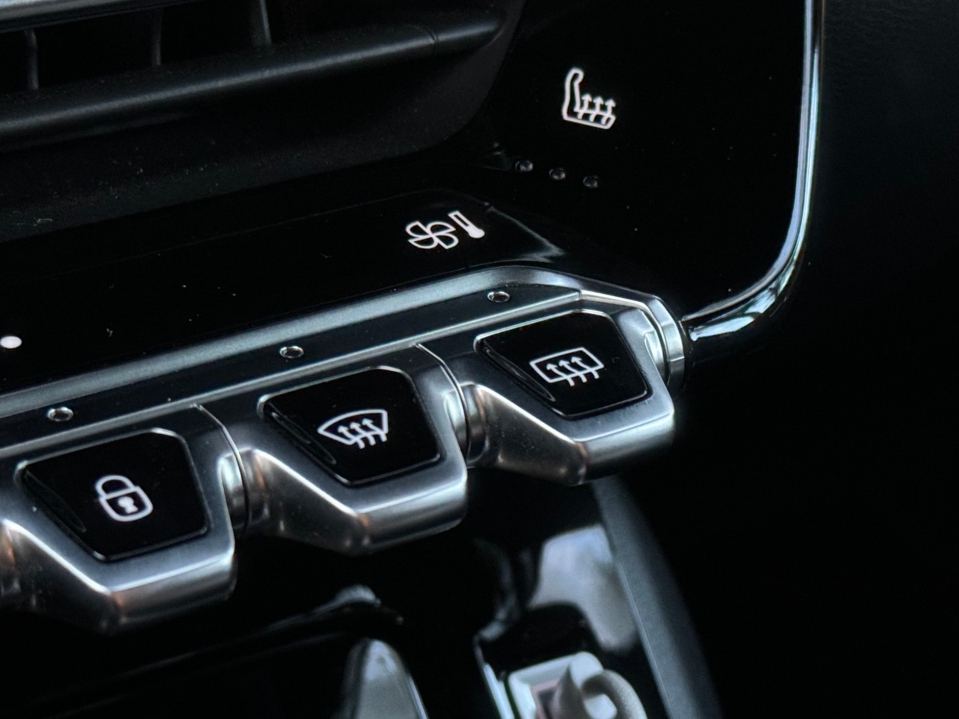 Przyciski podgrzewania szyb