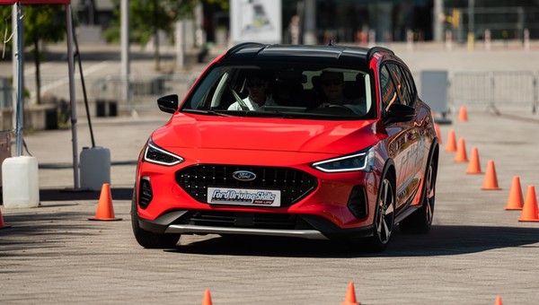 Młodzi kierowcy bezpłatnie zdobyli nowe umiejętności. W dwa dni Ford przeszkolił ponad 300 osób