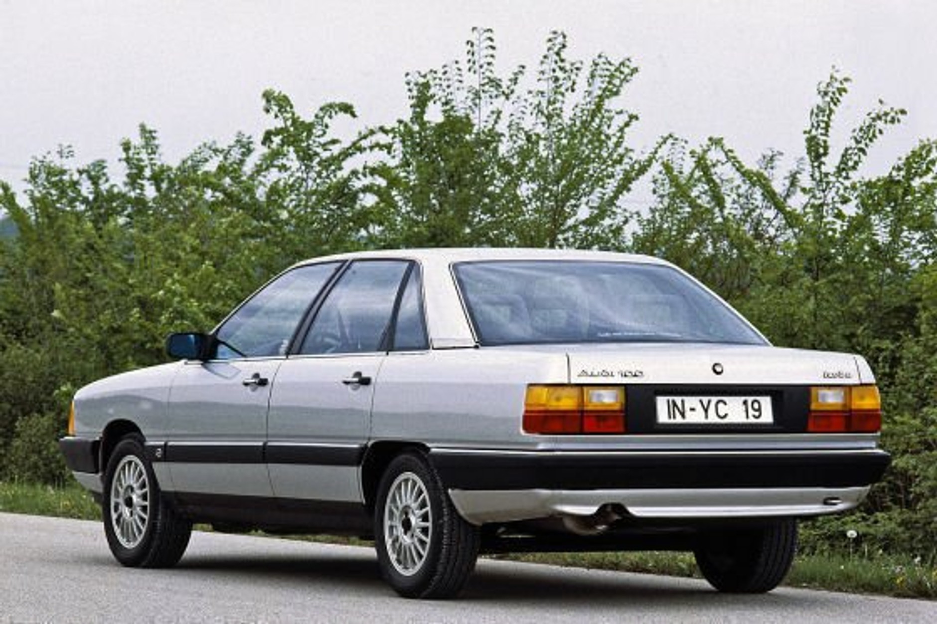 Oldtimery prosto z fabryki