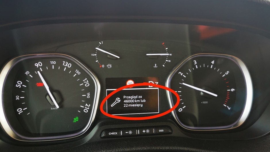 To jeden z bardziej drastycznych przykładów: producent tego samochodu twierdzi, że wystarczy serwis co dwa lata lub 50 tys. km. W praktyce auto potrzebuje serwisu o wiele częściej