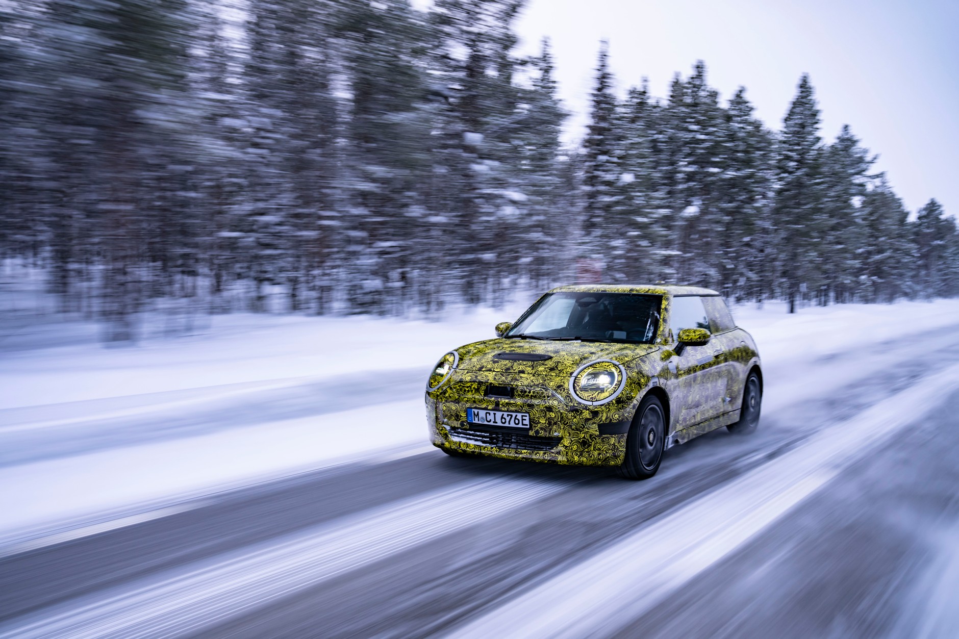 2023 Mini Electric zakamuflowany