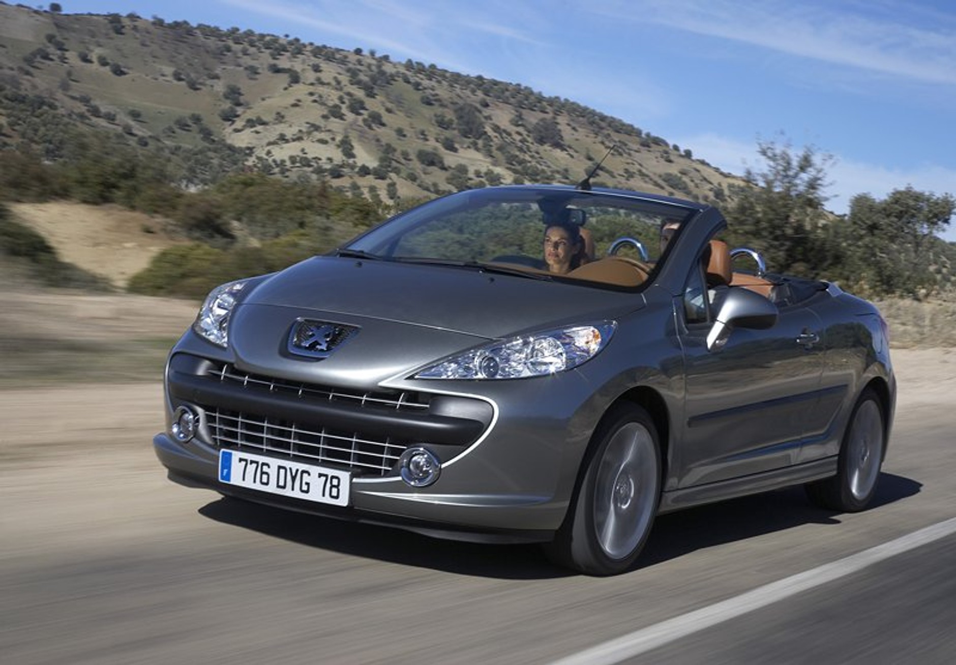 Peugeot w Genewie: niebo nad głowami w nowym 207 CC