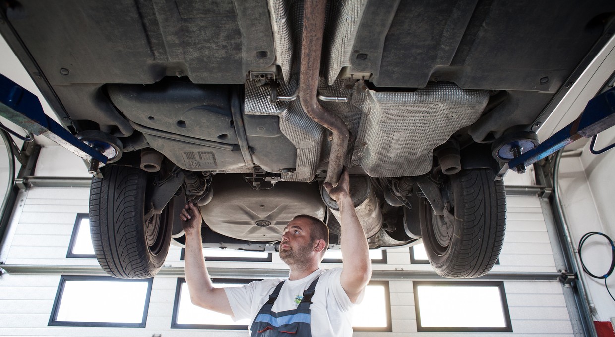 Gdzie sprawdzić auto przed zakupem: w SKP czy przez tzw. mobilnego eksperta?