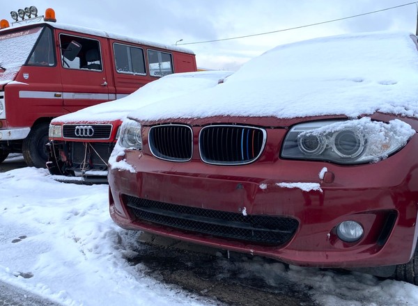 Żuk, Cadillac, BMW i wiele innych. Porzucone w Krakowie auta szukają nowych domów