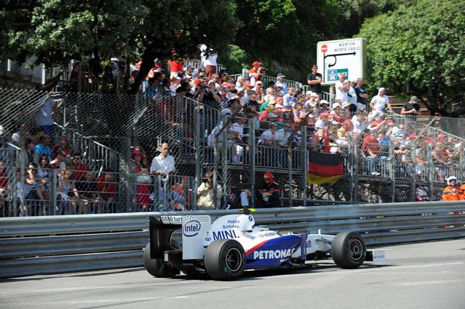 Grand Prix Monaco 2009: Button królem, Kubica w garażu (fotogaleria)