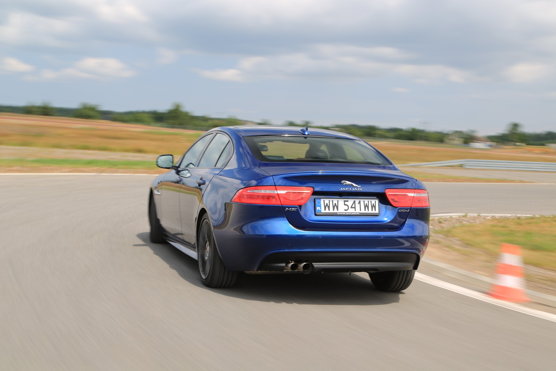 Jaguar XE 2.0 D R-Sport