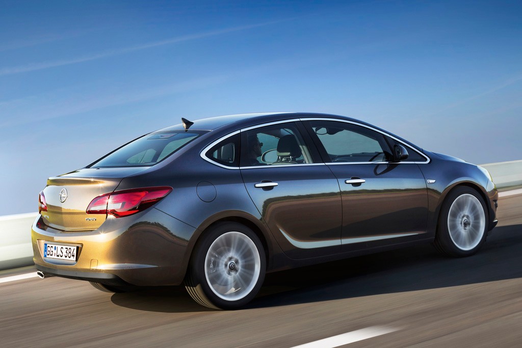Nowy Opel Astra Sedan: ceny i wyposażenie