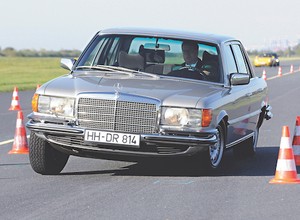 Mercedes 450 SEL 6.9: klasa S z benzynową „V-ósemką"