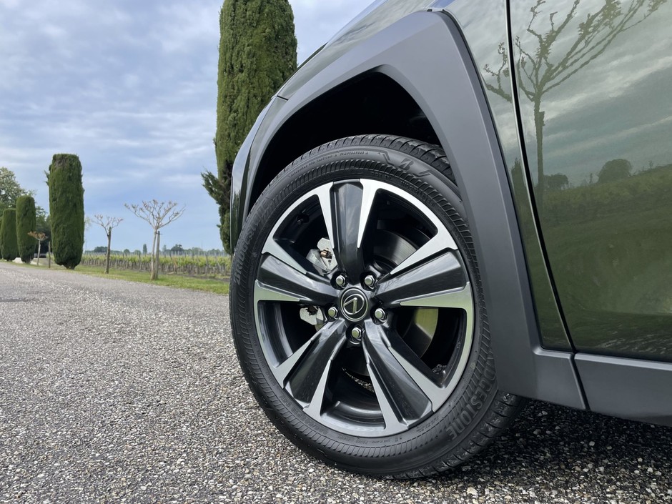 Lexus UX 300h