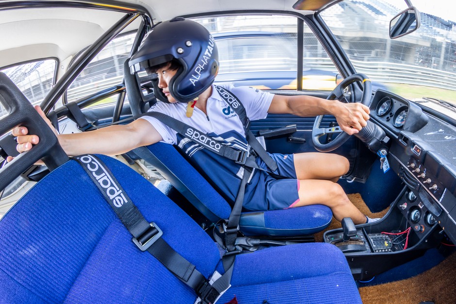 Wyścig na wstecznym biegu - Max Verstappen oraz Yuki Tsunoda