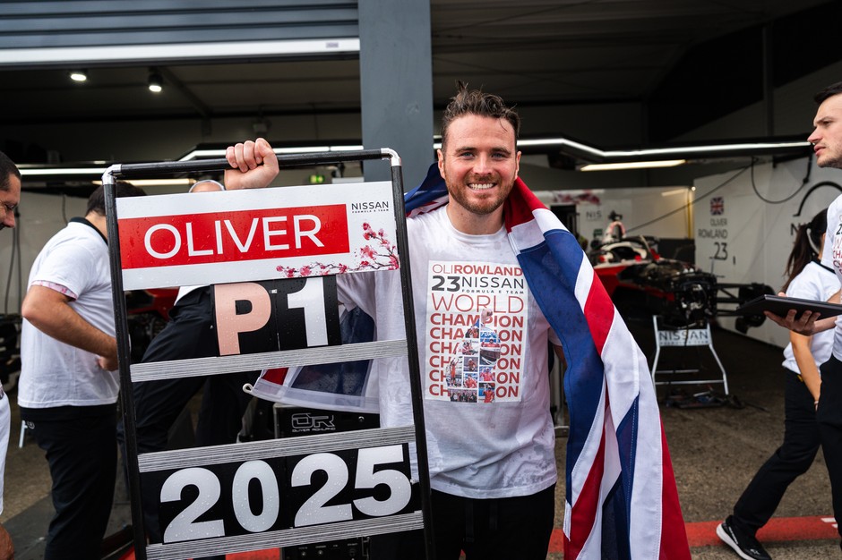 Oliver Rowland z Nissan Formula E Team zdobywa tytuł Mistrza Świata Formuły E podczas E-Prix w Berlinie