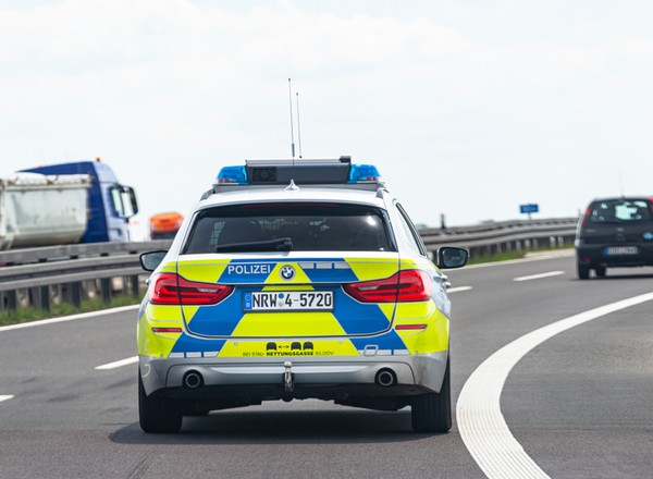 12 nietypowych przepisów drogowych z całego świata. Nie uwierzysz, co jest zakazane