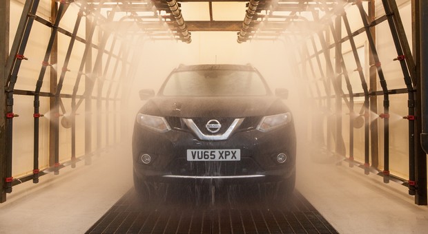 Pierwsze skutki Brexitu? Nissan wycofuje się z produkcji swojego SUV-a