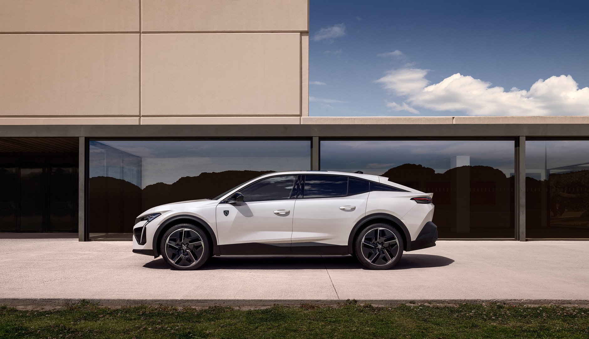 Peugeot E-408 (2024)