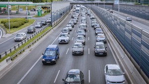 Tylko dziś polscy kierowcy mogą sporo zaoszczędzić. Wystarczy zostawić samochód w domu