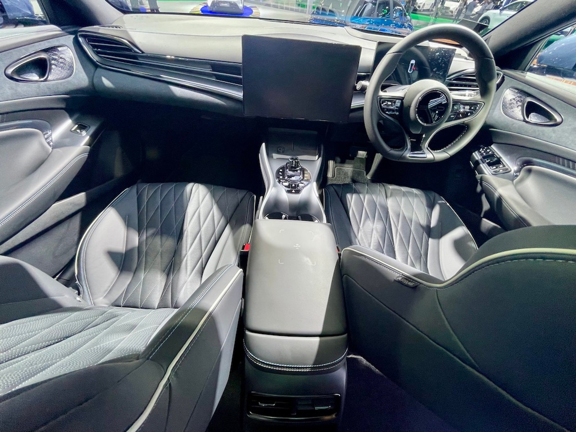 Salon w Bangkoku 2024 – auta chińskie