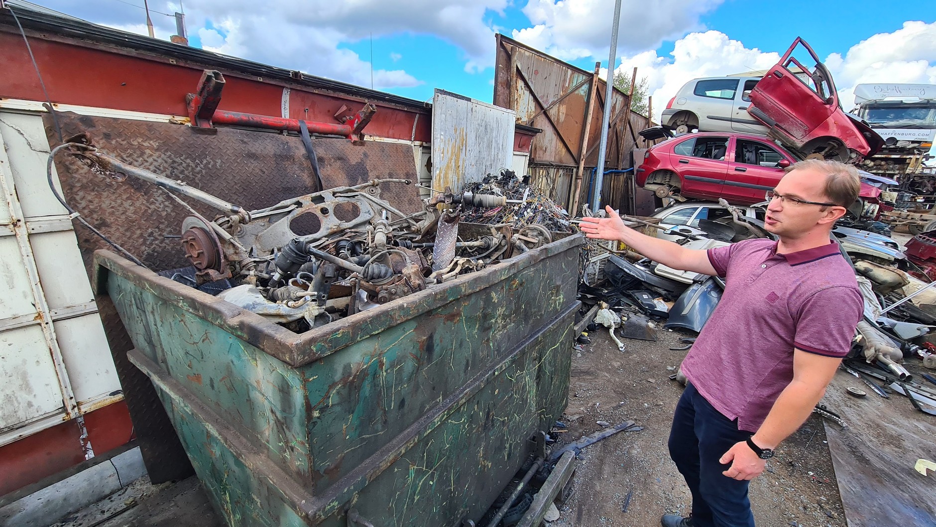 Auto złom w Siedlcach. Sprawdzamy jak samochody kończą swój motoryzacyjny żywot
