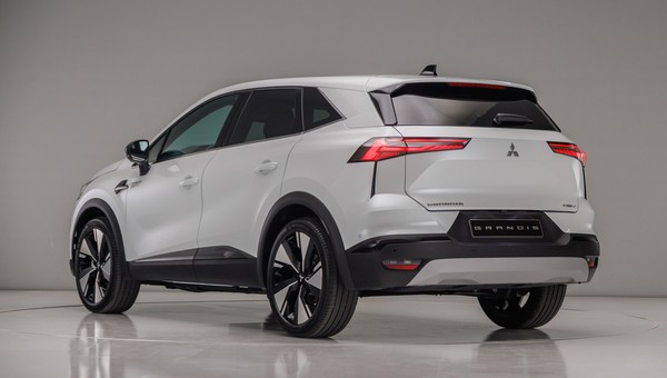 To Mitsubishi ma aż osiem lat gwarancji. Japończycy dali dobrą hybrydę