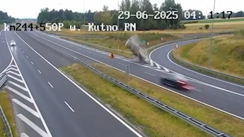 Uderzył w poduszkę zderzeniową na autostradzie A1