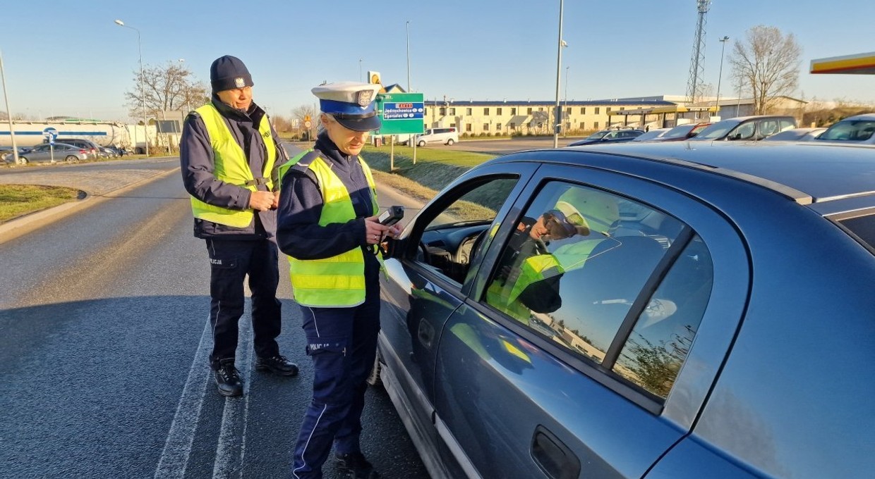 Dziś policjanci łapią na potęgę. To musisz mieć w aucie, żeby uniknąć mandatu