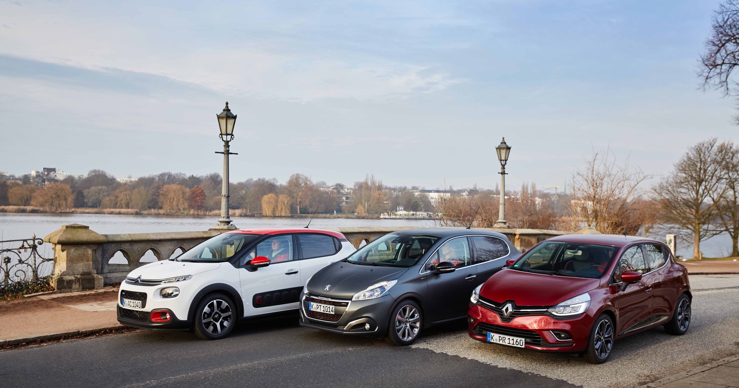 Citroen C3 kontra Peugeot 208 i Renault Clio