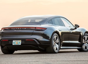 Elektryczne Porsche Taycan – ponad sto osób w Polsce zamówiło je „w ciemno”