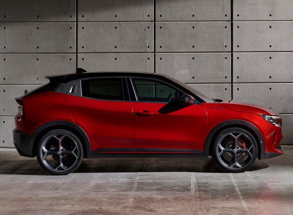 Zamiast Alfy Romeo Milano będzie Alfa Romeo Junior. Skąd taka zmiana?