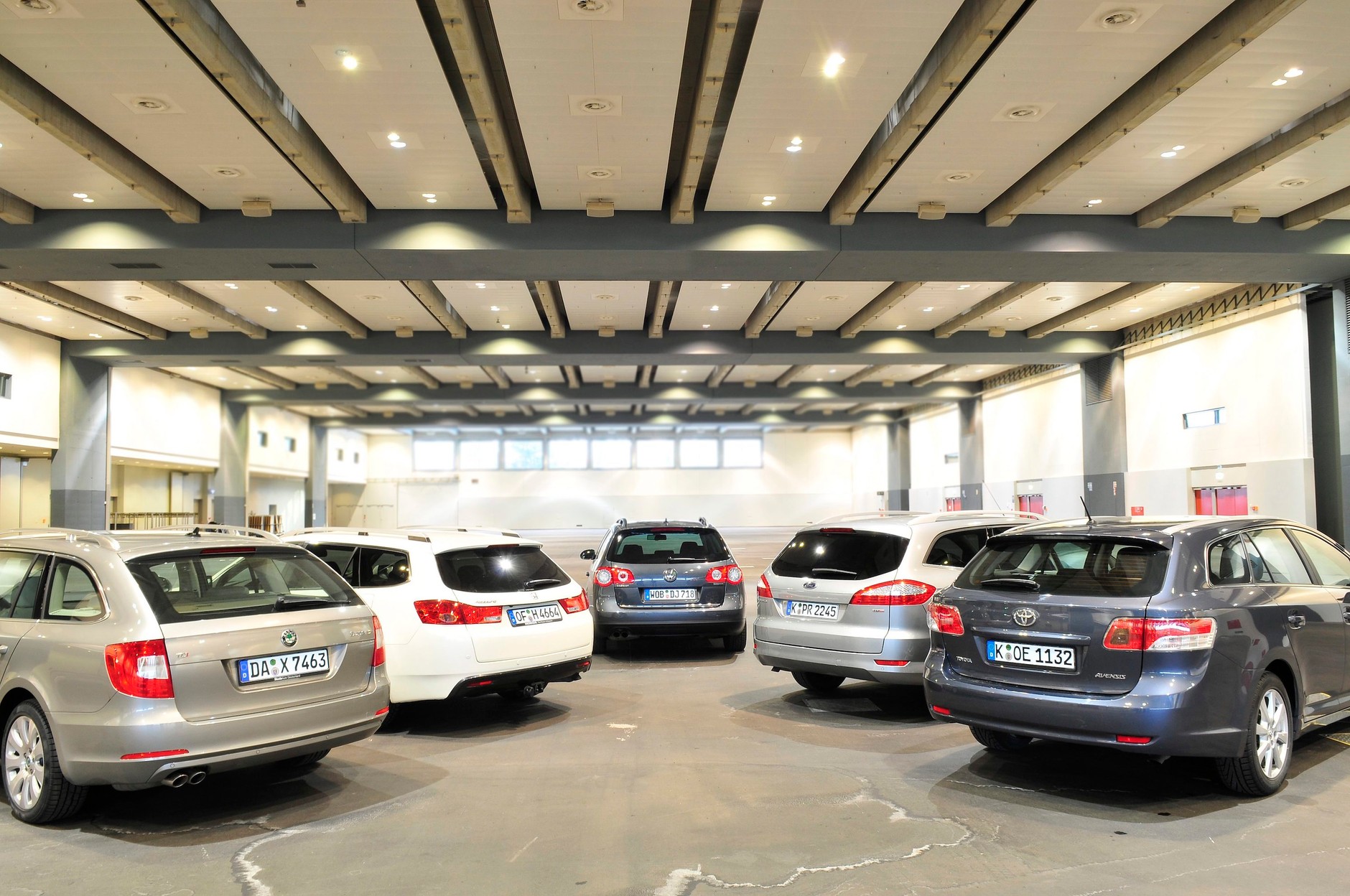 Porównanie: Ford Mondeo Kombi, Honda Accord Tourer, Škoda Superb Combi, Toyota Avensis Wagon i Volkswagen Passat  Variant