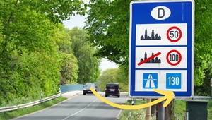 Ten znak drogowy w Niemczech zaskakuje Polaków. Co oznaczają liczby na niebieskim tle?