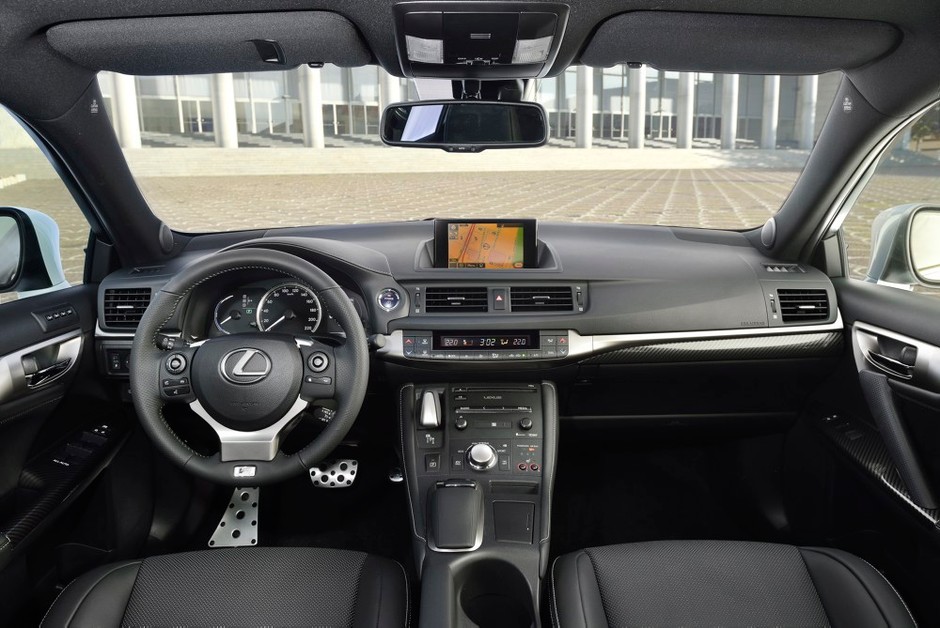 Lexus CT 200h po face liftingu tańszy o 20 tys. zł!